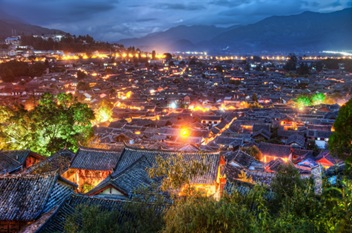 深圳暴雨下的地铁站与驾驶困境，深度剖析背后的原因与应对之道